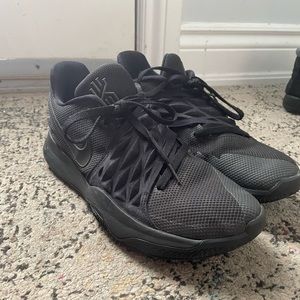 Mens Kyrie basketball shoes size 11